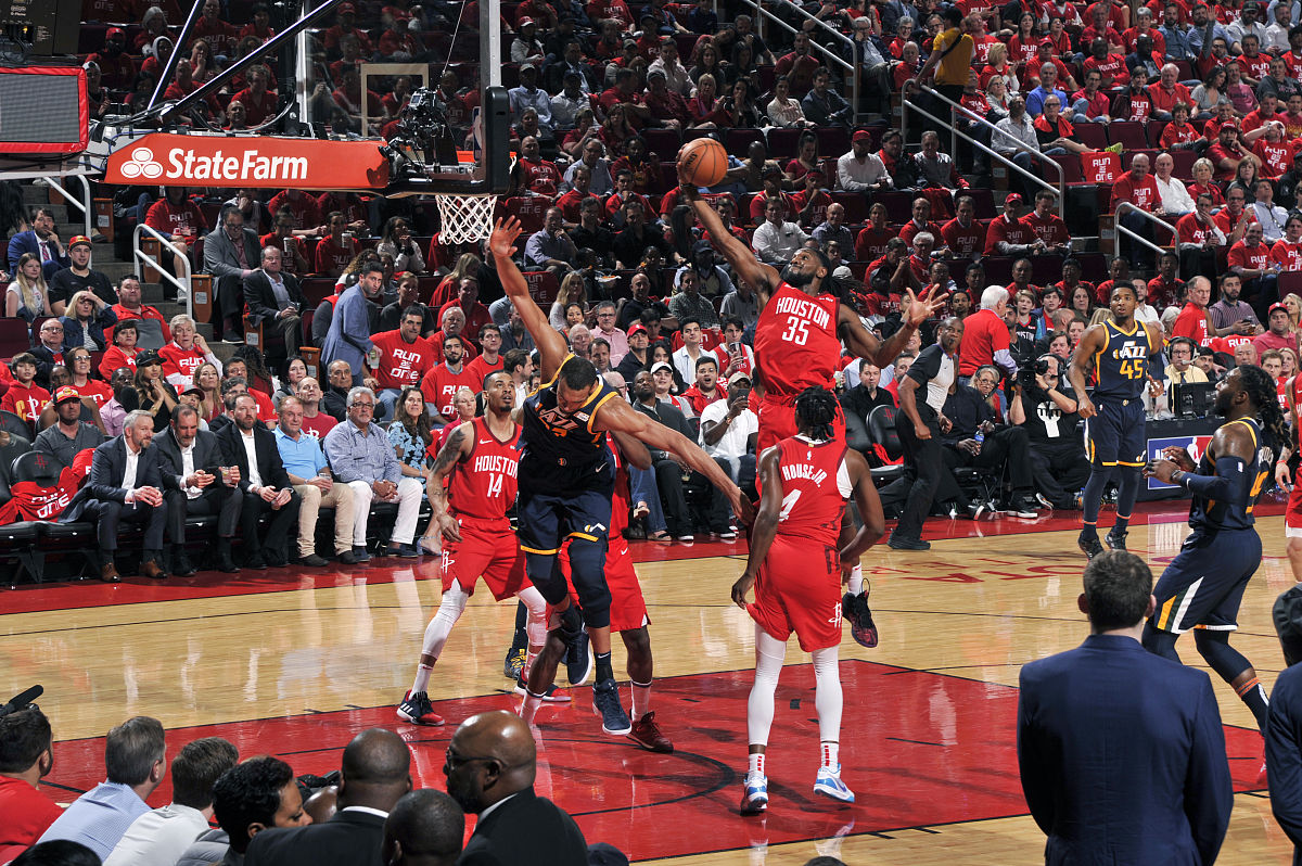 关键比赛中球员实现完美合作,取得胜利的例子