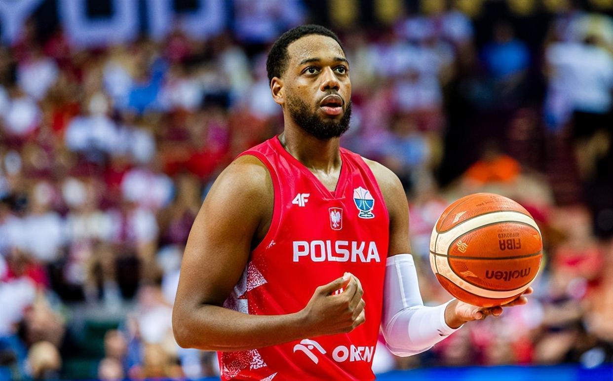 欧宝体育-爱尔兰球迷和英国球迷斗殴欧洲杯