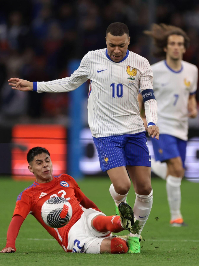 欧宝官网-智利足球顶级联赛中引发球迷热议的精彩对决是